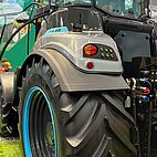 E-Traktor mit einem V 250 (Heck)